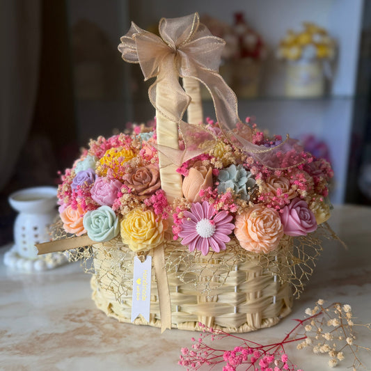 Flora Royale - Large Basket (about 60 Blooms)